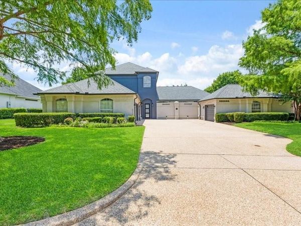 911 Walnut Falls Circle, Mansfield, TX 76063