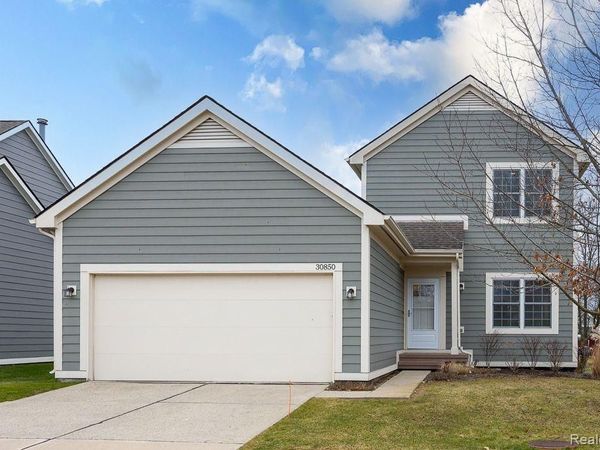 30850 COLLINGDALE Drive , Novi, MI 48377