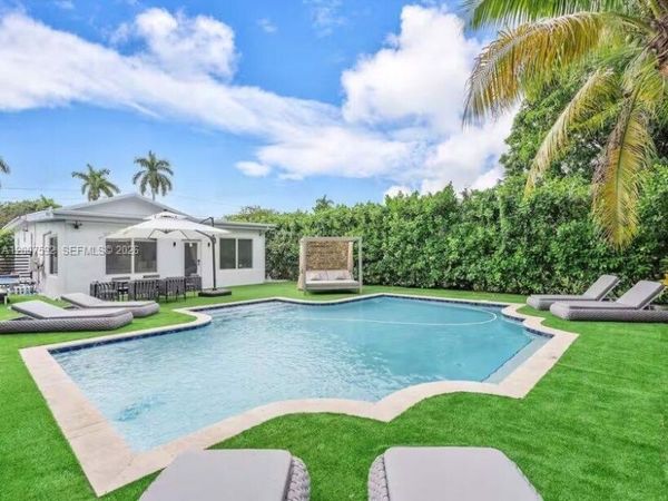 545 NW 52nd St , Miami, FL 33127