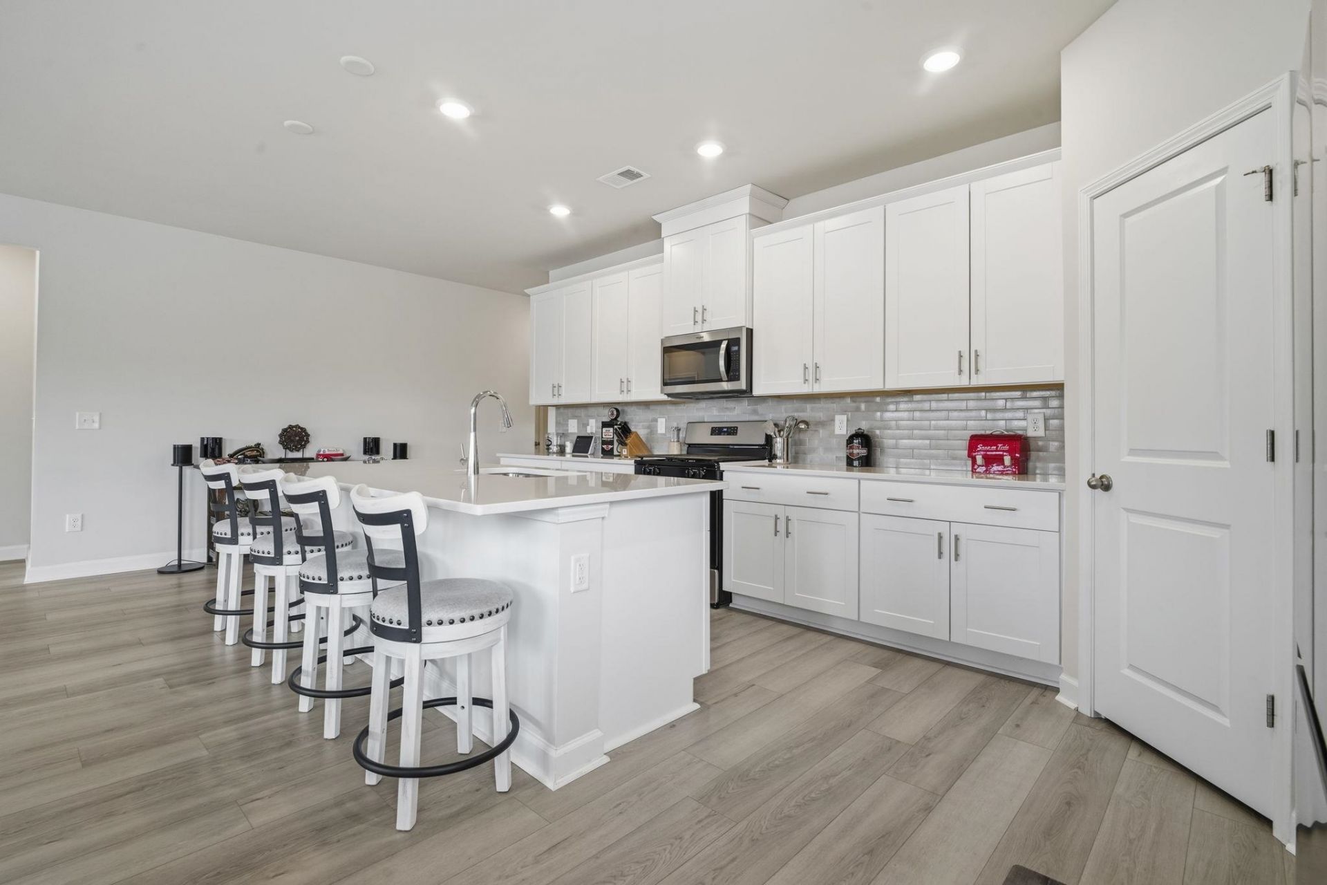 2413 Grand Meadow Dr. Photo 8