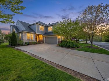 3805 W Winding Brook Circle, Rochester Hills, MI 48309