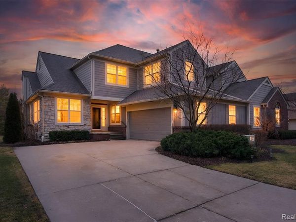 3805 Winding Brook Circle, Rochester Hills, MI 48309
