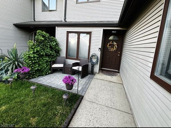 4 Peach Court, Raritan, NJ 08822