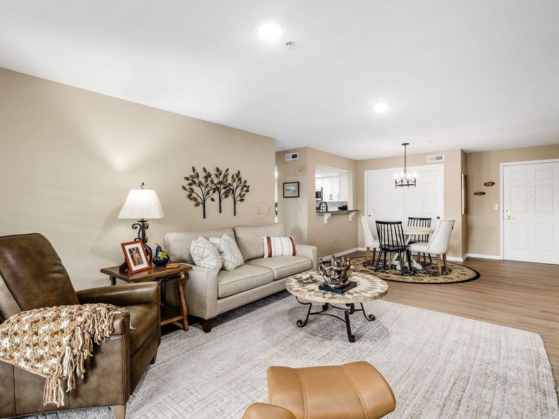 5935 N High Street, Unit 304, Worthington, OH 43085 Photo 4