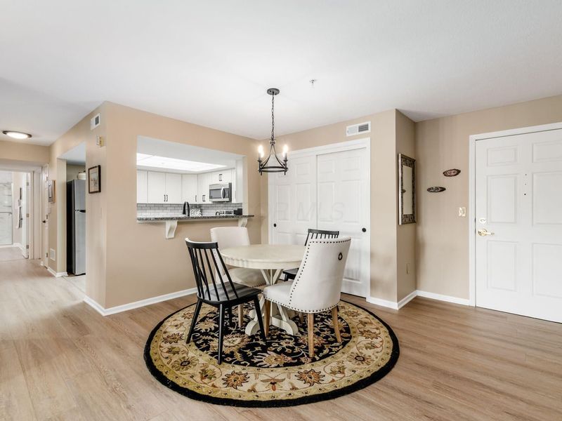 5935 N High Street, Unit 304, Worthington, OH 43085 Photo 6