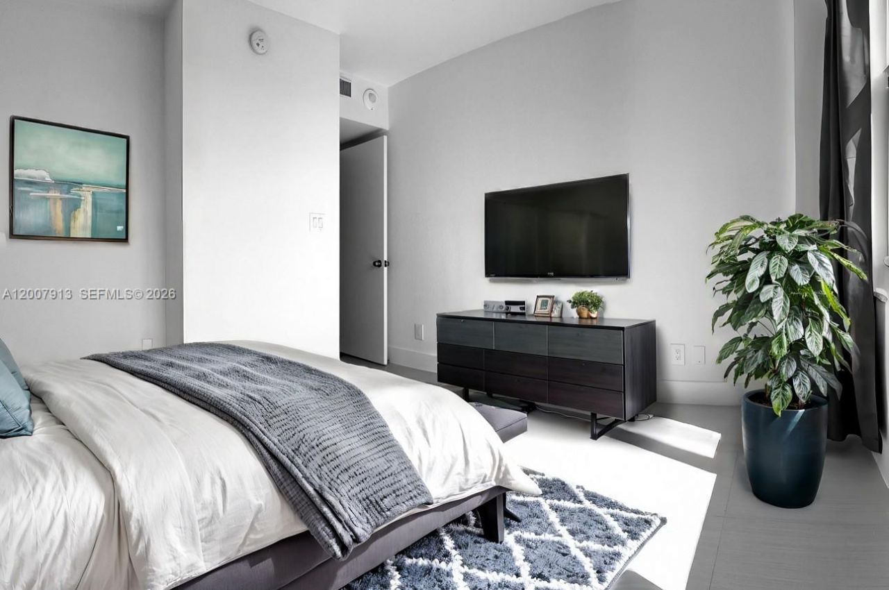 5600 Collins Ave , Unit 15B, Miami Beach, FL 33140 Photo