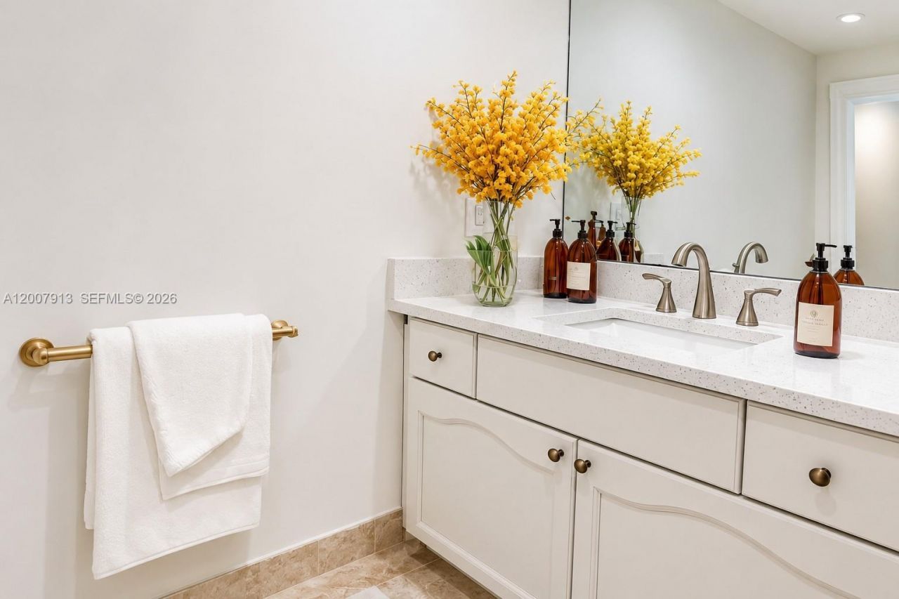 5600 Collins Ave , Unit 15B, Miami Beach, FL 33140 Photo