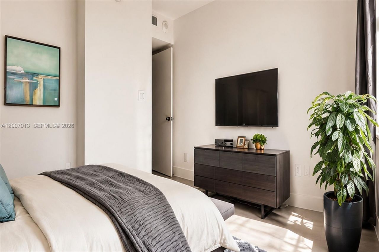 5600 Collins Ave , Unit 15B, Miami Beach, FL 33140 Photo