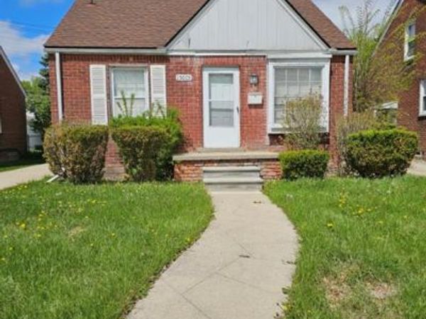 15605 Veronica Avenue, Eastpointe, MI 48021