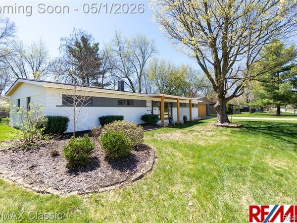 1540 Beverly Boulevard, Walled Lake, MI 48390