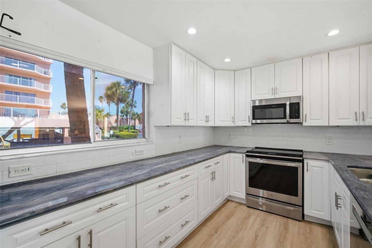 7400 Sunshine Skyway Lane S, Unit 121, Saint Petersburg, FL 33711 Photo