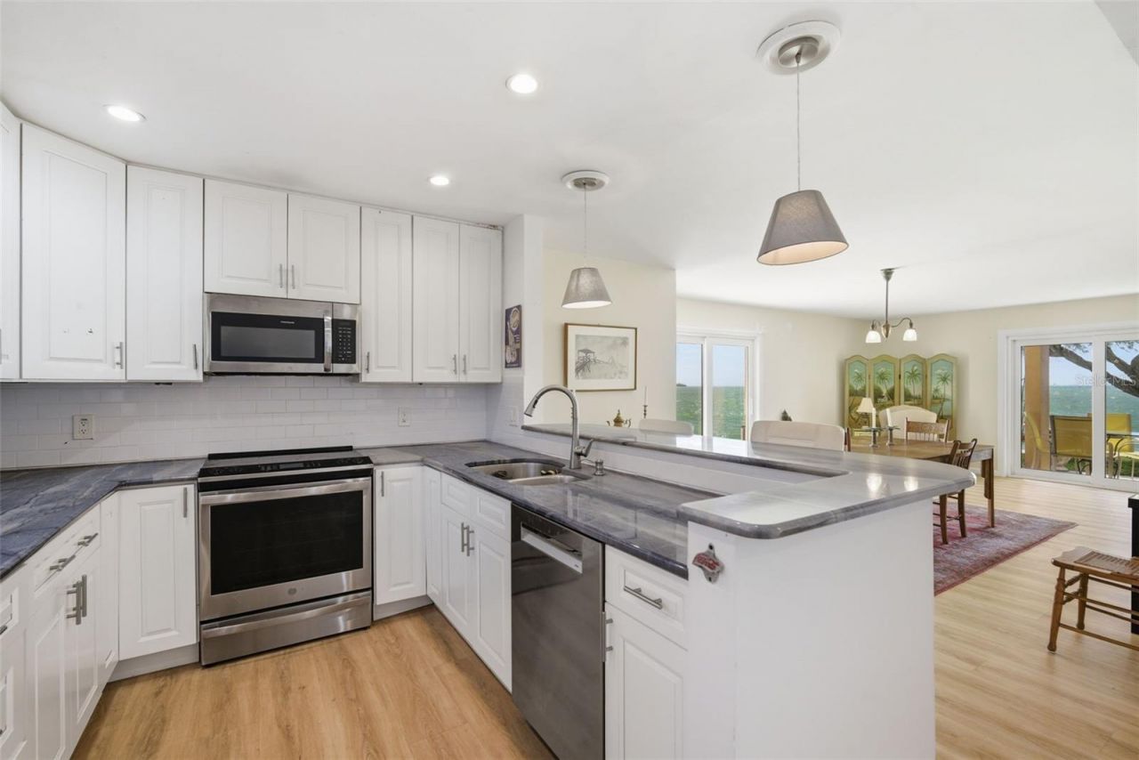 7400 Sunshine Skyway Lane S, Unit 121, Saint Petersburg, FL 33711 Photo