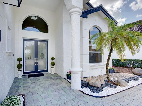 6646 Oakmont Way, West Palm Beach, FL 33412