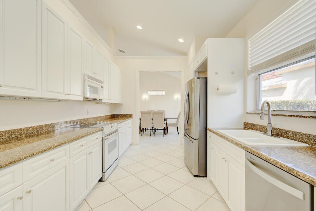6646 Oakmont Way, West Palm Beach, FL 33412 Photo