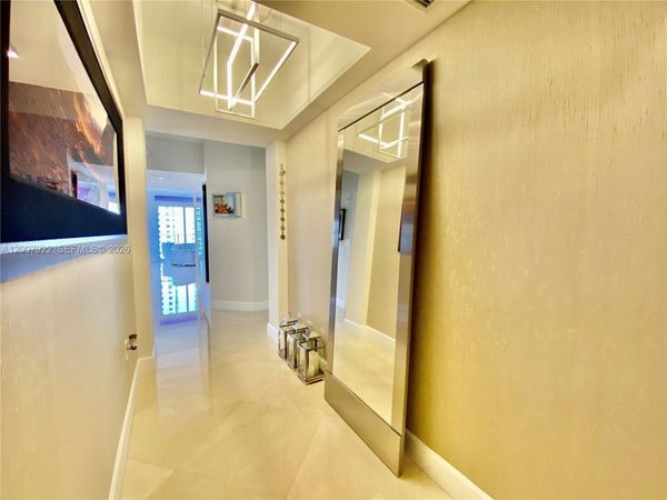 19900 E Country Club Dr , Unit 1220, Aventura, FL 33180