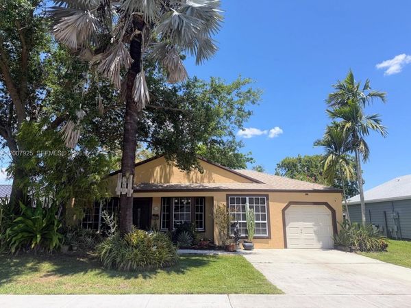 13541 SW 10th Pl , Davie, FL 33325