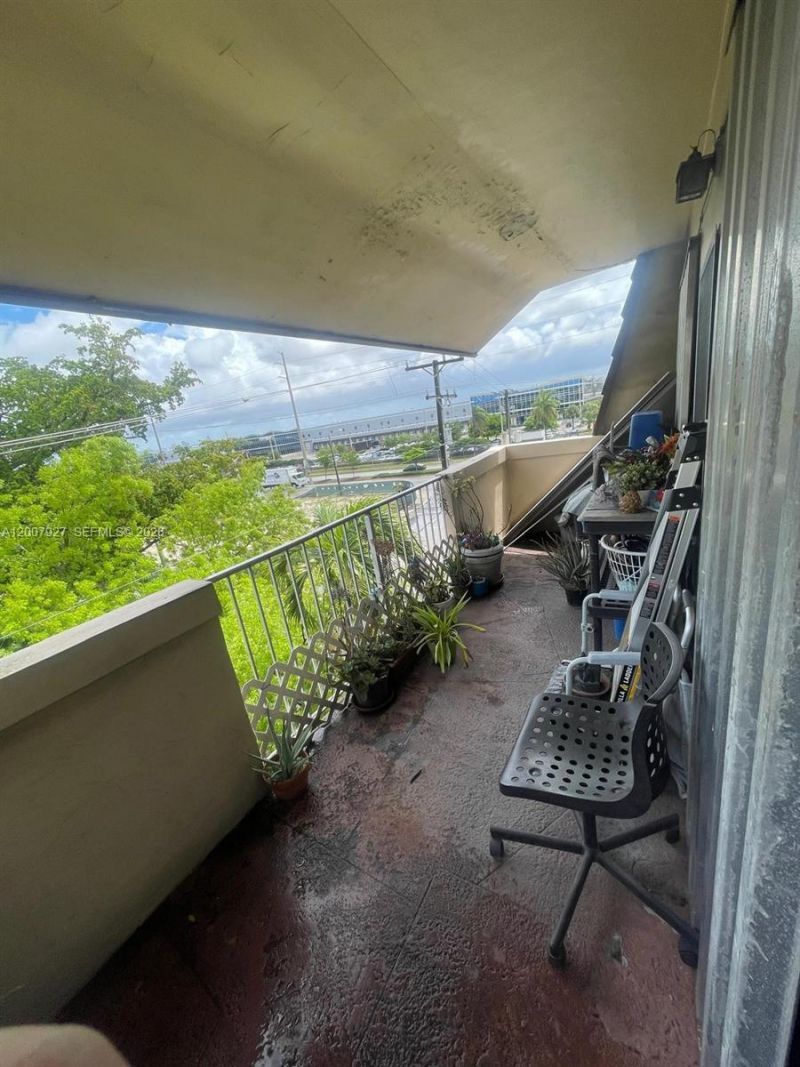 680 Miller Dr , Unit W401, Miami Springs, FL 33166 Photo