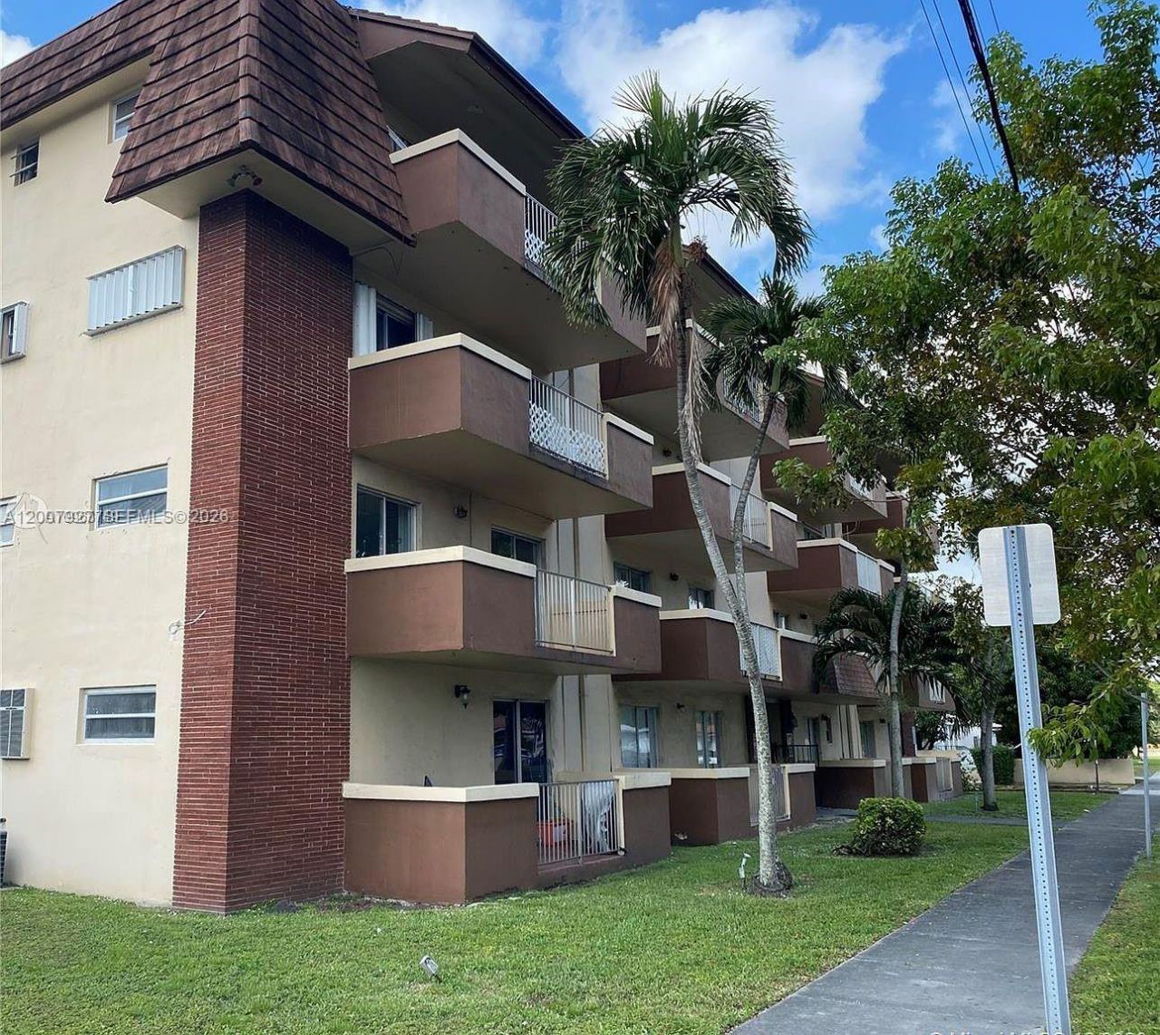 680 Miller Dr , Unit W401, Miami Springs, FL 33166 Photo