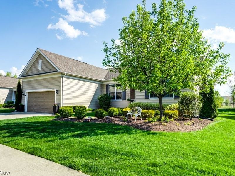 38475 Kingsbury Drive, North Ridgeville, OH 44039 Photo 2