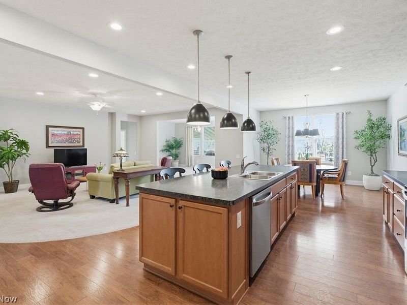 38475 Kingsbury Drive, North Ridgeville, OH 44039 Photo 8