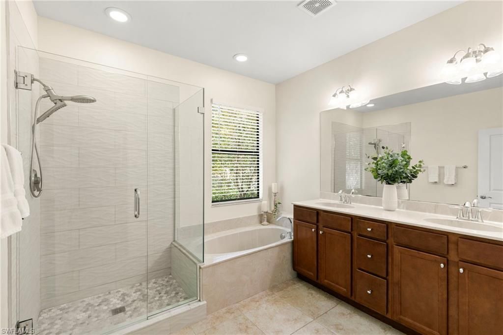 7797 Bristol Cir , Naples, FL 34120 Photo