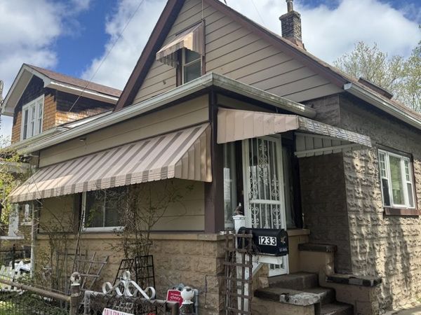 1233 Park Avenue , North Chicago, IL 60064