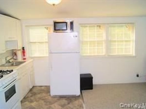 11 Cortelyou Street W, Huntington Station, NY 11746