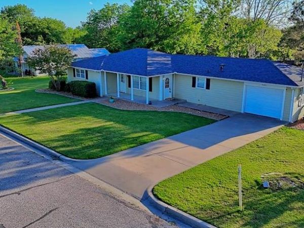 933 N Main Street, Muenster, TX 76252