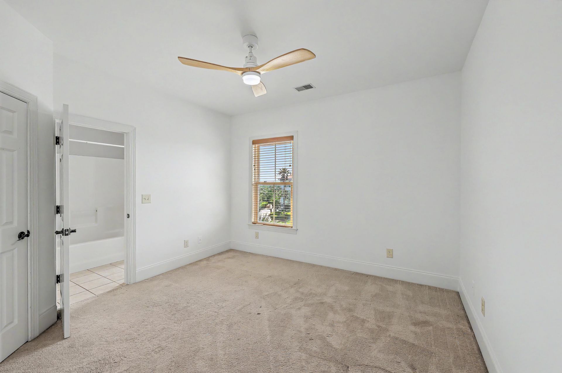 1040 Rivershore Road Photo 38