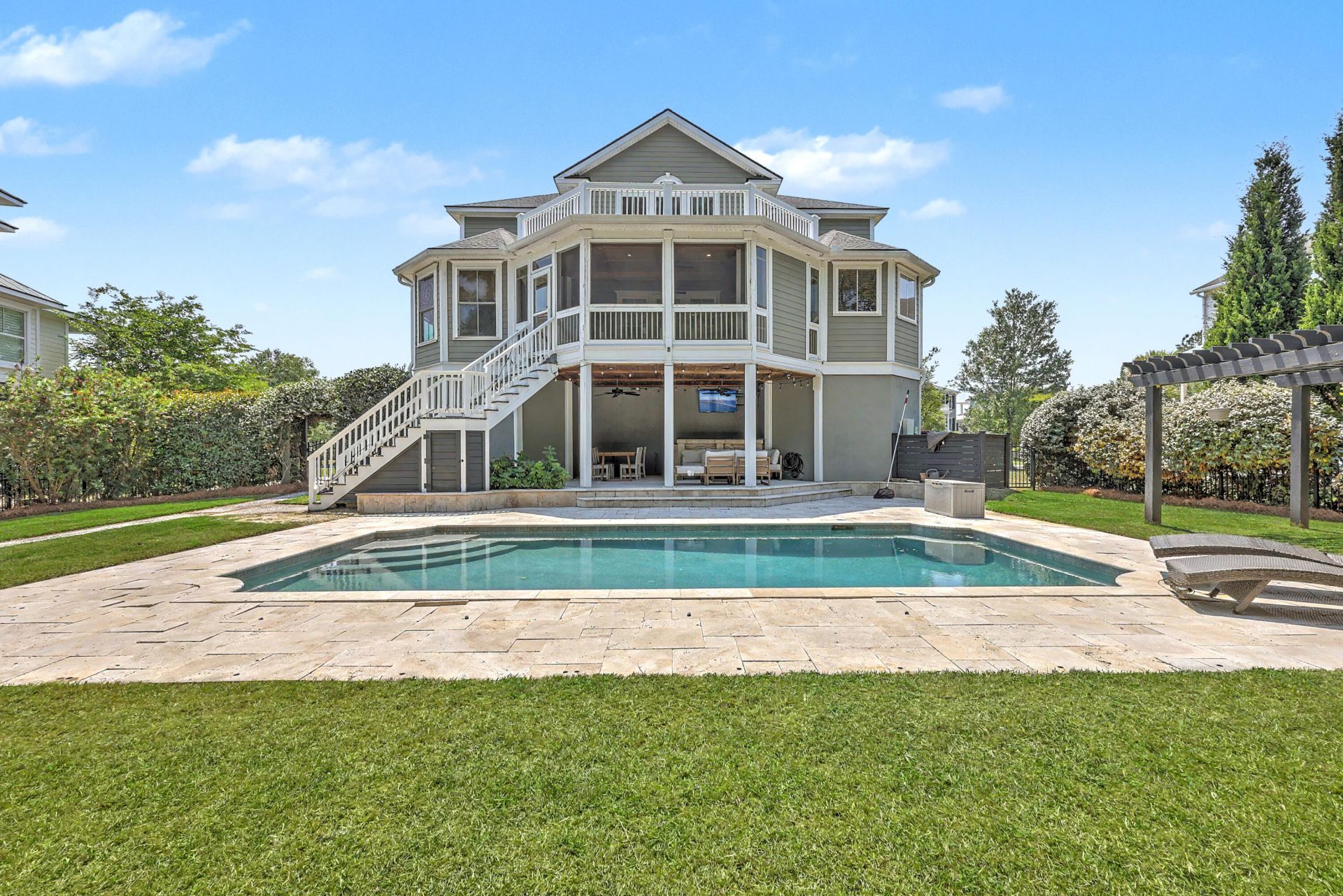 1040 Rivershore Road Photo 4