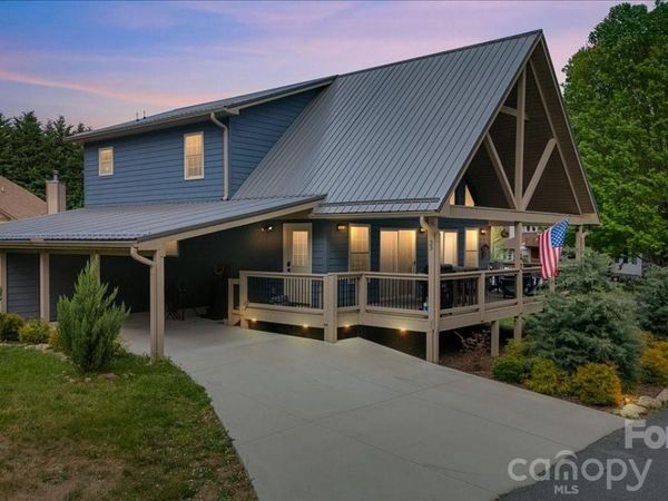 33 Indian Trace Road, Maggie Valley, NC 28751