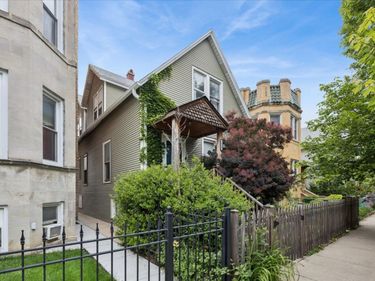 3322 W Belden Avenue, Chicago, IL 60647