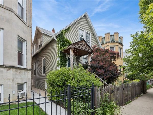 3322 W Belden Avenue, Chicago, IL 60647