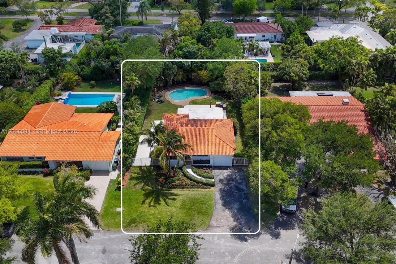 5750 SW 52nd Ter, South Miami, FL 33155 Photo
