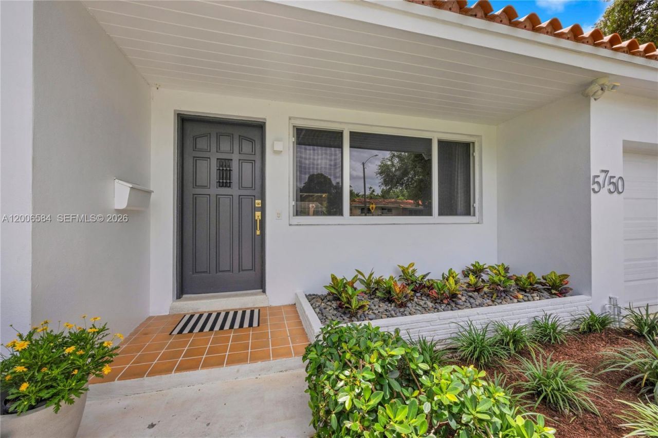 5750 SW 52nd Ter, South Miami, FL 33155 Photo