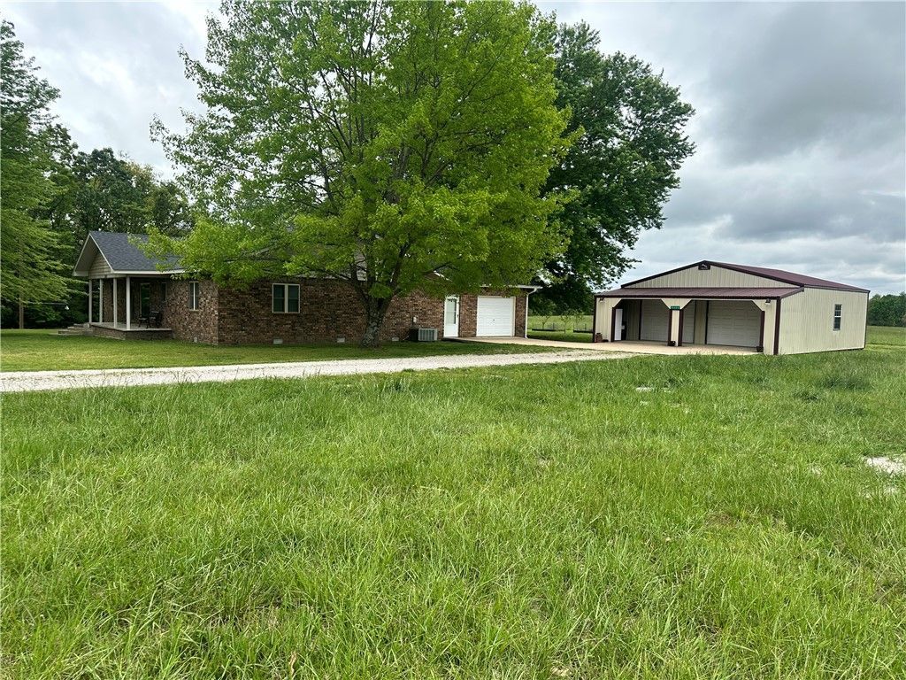 9325 S Pleasant Valley Road  Gentry, AR 72734