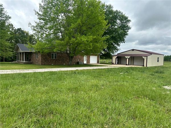 9325 S Pleasant Valley Road , Gentry, AR 72734