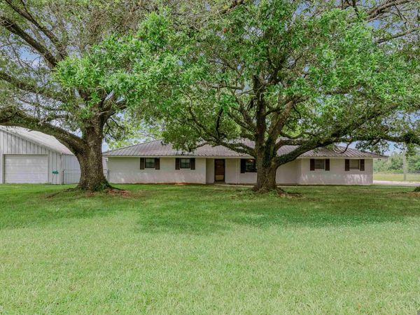 16161 Blackwater Rd, Zachary, LA 70791