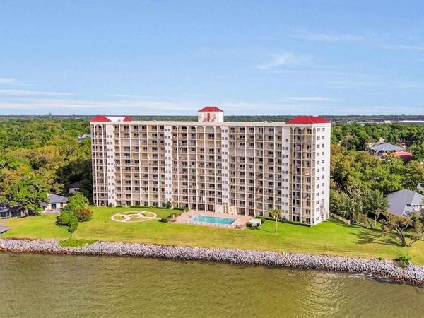 615 Bayshore Dr, Unit 102, Pensacola, FL 32507