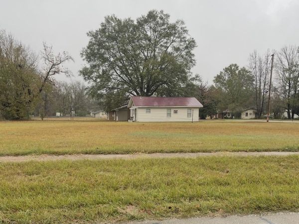 802 W 6th , Crossett, AR 71635