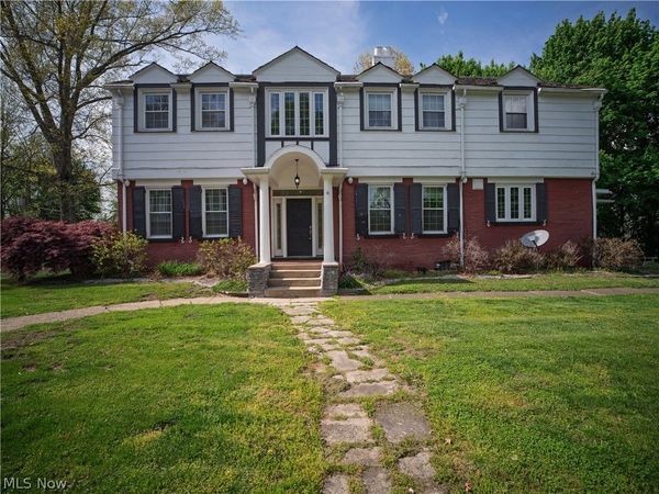 497 Moravian Trail , Uhrichsville, OH 44683