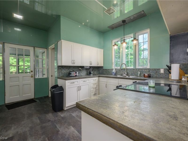 497 Moravian Trail, Uhrichsville, OH 44683 Photo 29