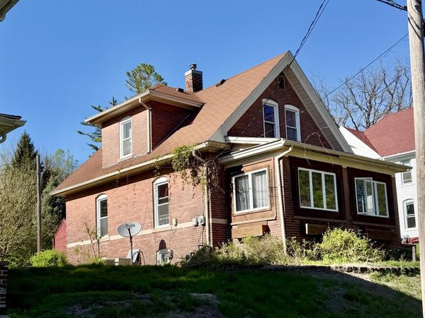 16 Van Street, SAVANNA, IL 61074