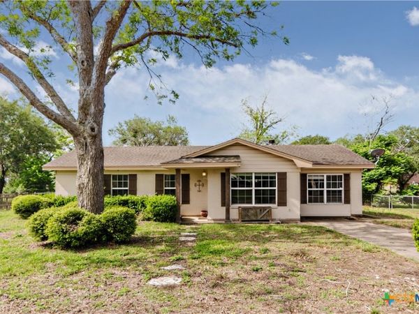 103 Poenitsch Street , Cuero, TX 77954