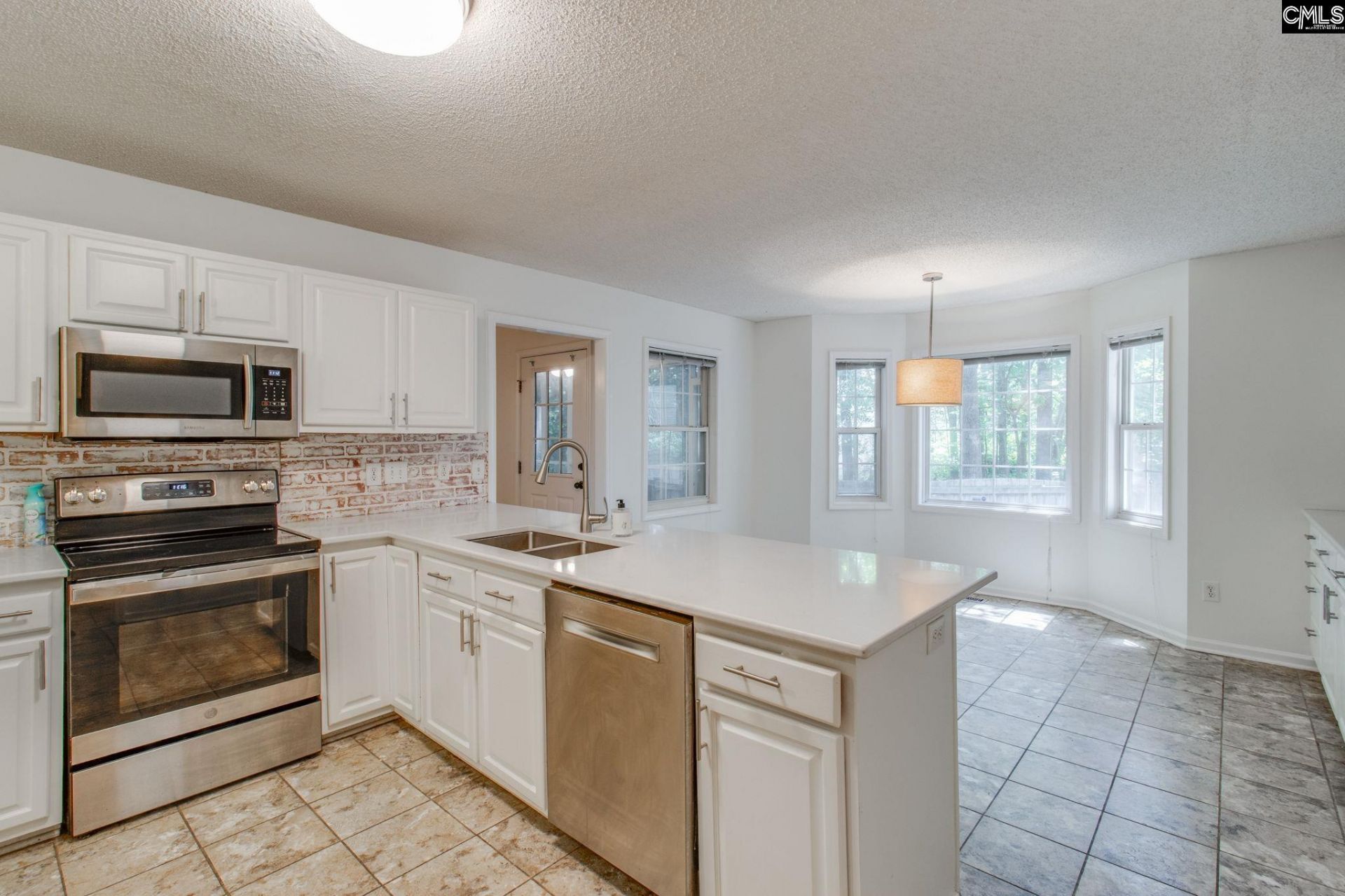 21 Colony House Court  Photo 6