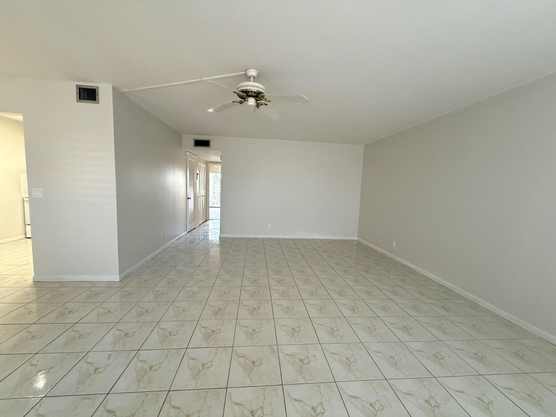313 Greenbrier B, West Palm Beach, FL 33417 Photo