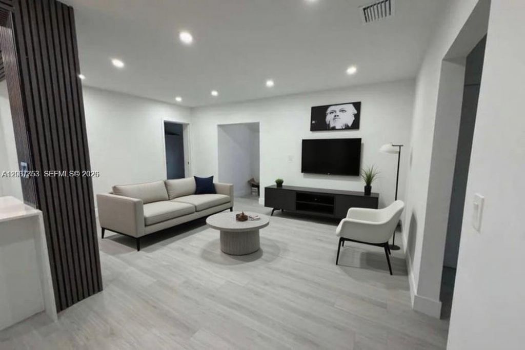 854 NW 76th St , Unit ., Miami, FL 33150 Photo