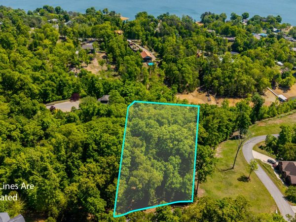 943 Waterstone Drive, Dandridge, TN 37725