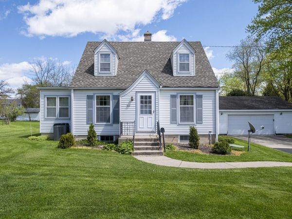 310 ZION St, Hartland, WI 53029