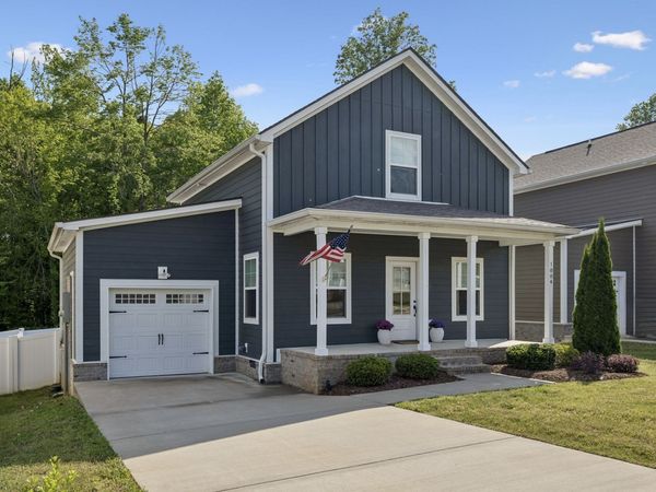 1004 Sycamore Rdg E, Burns, TN 37029